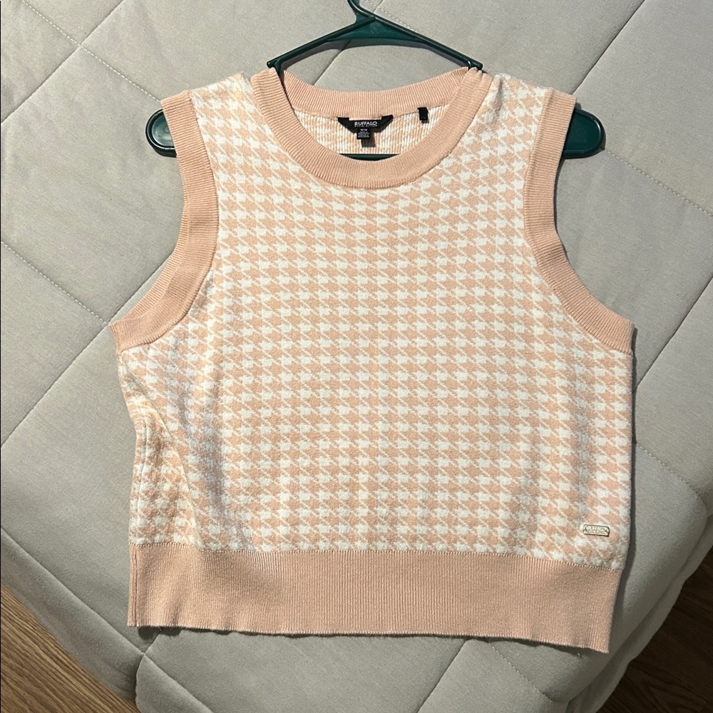 Buffalo David Bitton Peach and Cream Knit SleevelessTop, sweater vest